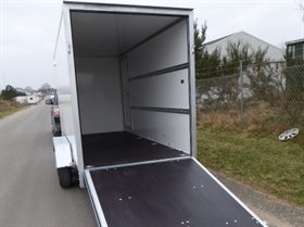 F.2030-2000 New Line cargo m/rampe og sidedør i glasfiber